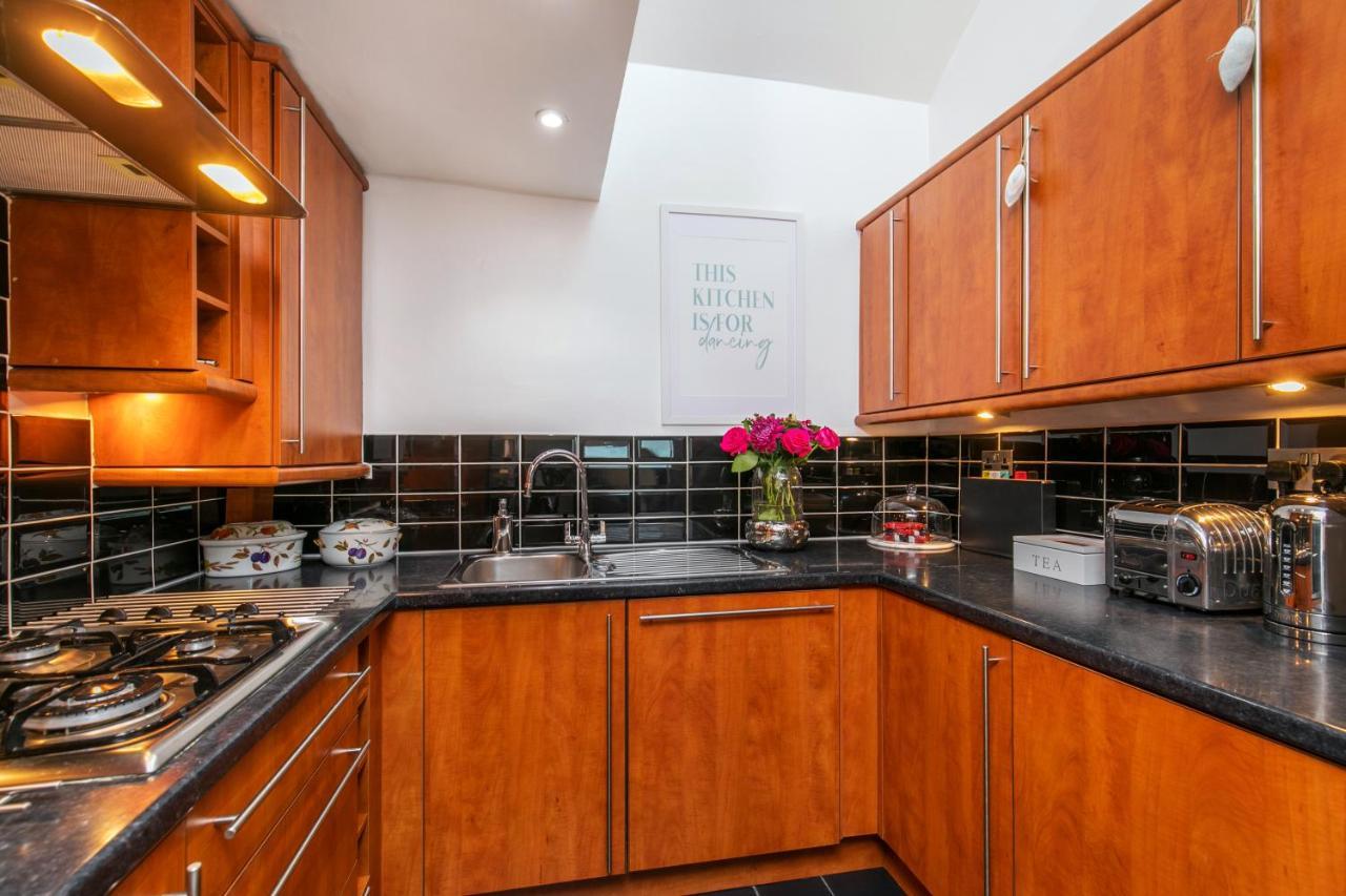 The Sky Penthouse Apartment Winchester Bagian luar foto